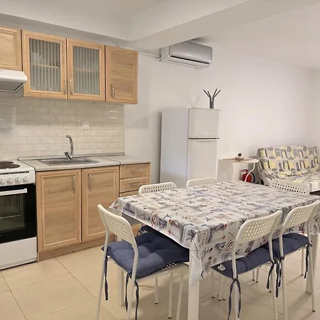 Trikorfo Apartment, 150m From Sandy *