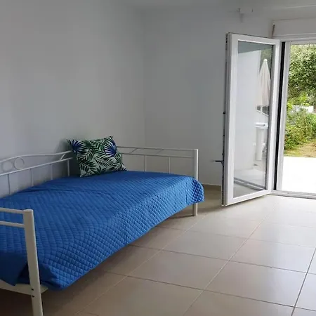 Trikorfo Apartment, 150m From Sandy Apartman