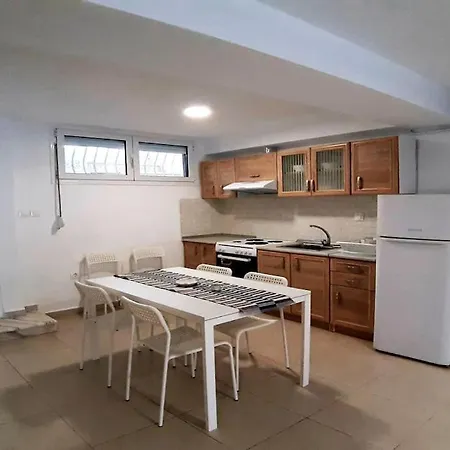 Trikorfo Apartment, 150m From Sandy