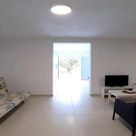 Apartman Trikorfo Apartment, 150m From Sandy