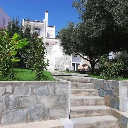 Trikorfo Apartment, 150m From Sandy