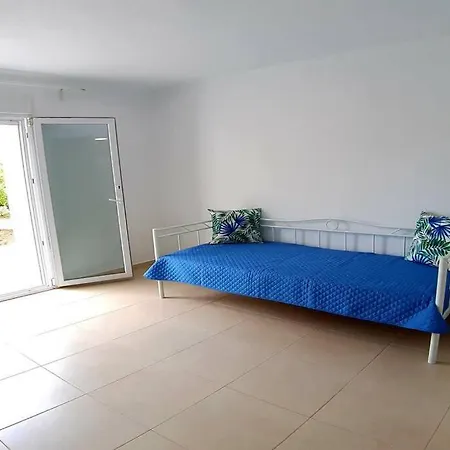 Apartman Trikorfo Apartment, 150m From Sandy