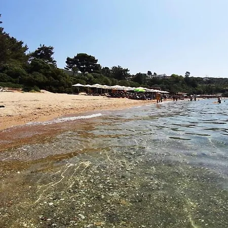 Apartman Trikorfo Apartment, 150m From Sandy *