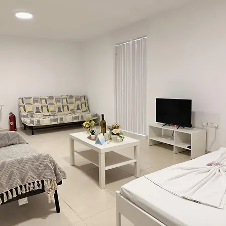 Trikorfo Apartment, 150m From Sandy