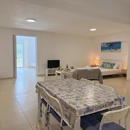 Lejlighed Trikorfo Apartment, 150m From Sandy *