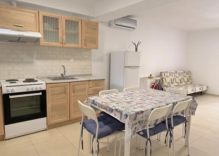 Trikorfo Apartment, 150m From Sandy *